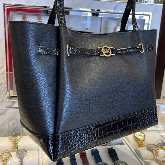 MICHAEL KORS
Reed Large Leather Belted Satchel Shoulder Tote Handbag 
Black - Picture 3 of 16